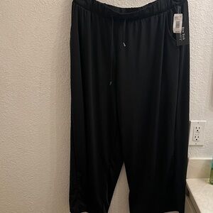 New York Laundry Jet Black Capri Pants